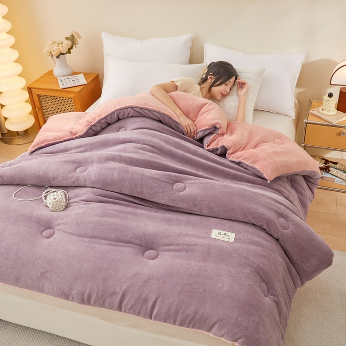 91家纺网 家纺一手货源 找家纺 牛魔王家居 2024新款双面牛奶绒加厚冬被被子被芯填充(白丝棉） 紫+粉色