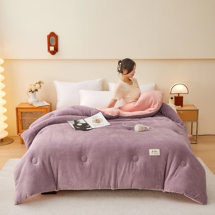 91家纺网 家纺一手货源 找家纺 牛魔王家居 2024新款双面牛奶绒加厚冬被被子被芯填充(白丝棉） 紫+粉色
