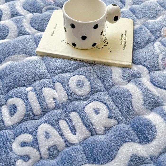 91家纺网 家纺一手货源 找家纺 梦初语 2025新款高克重雪花绒床垫褥床护垫--学生款 几何空间