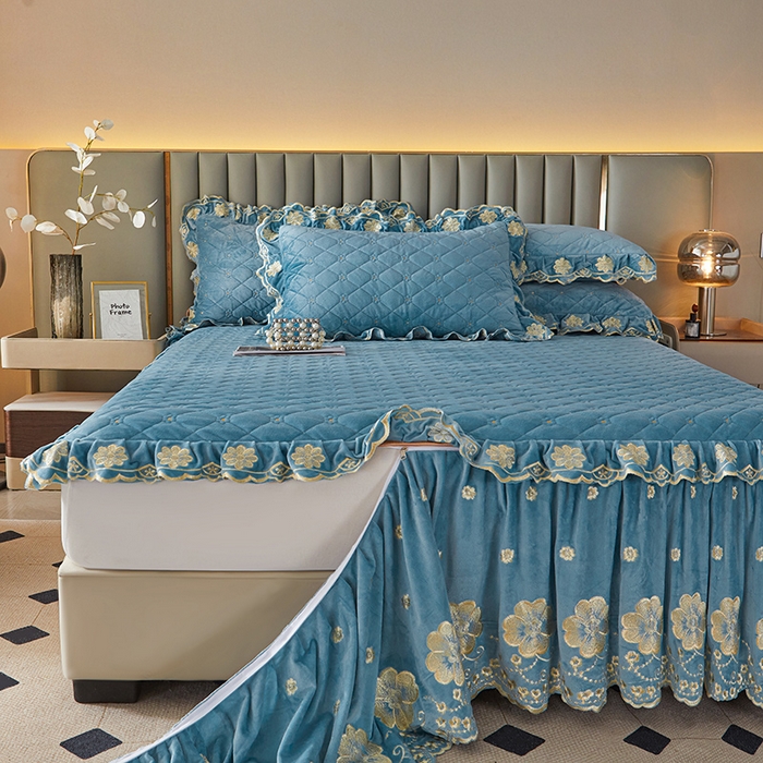 91家纺网 家纺一手货源 找家纺 罗艺轩 2025新款婴儿绒双层夹棉可拆卸床裙-花语 花语-湖蓝