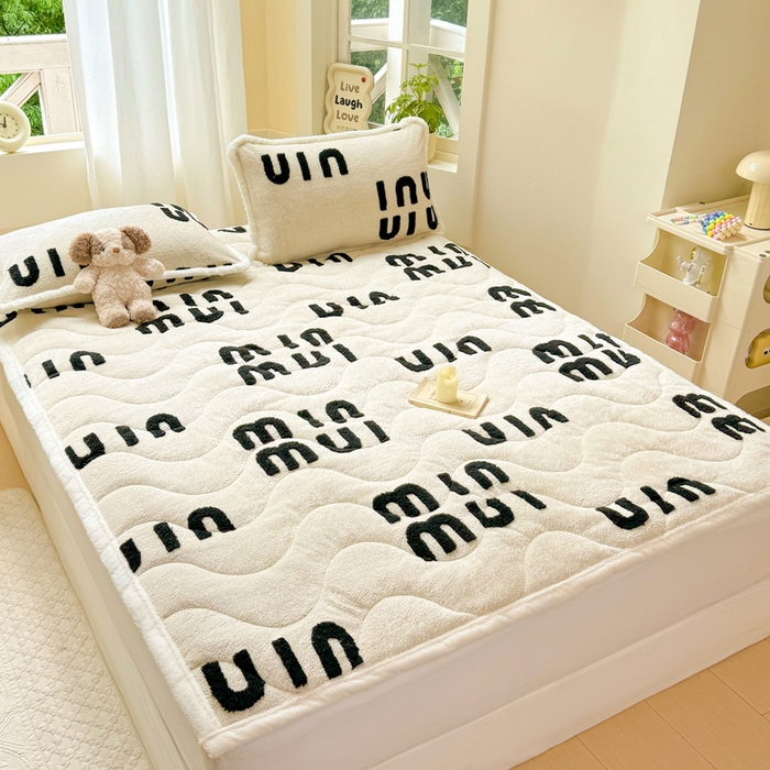 91家纺网 家纺一手货源 找家纺 梦初语 2025新款A类高克重立体毛巾绣阳粒子床垫褥 muimui-米