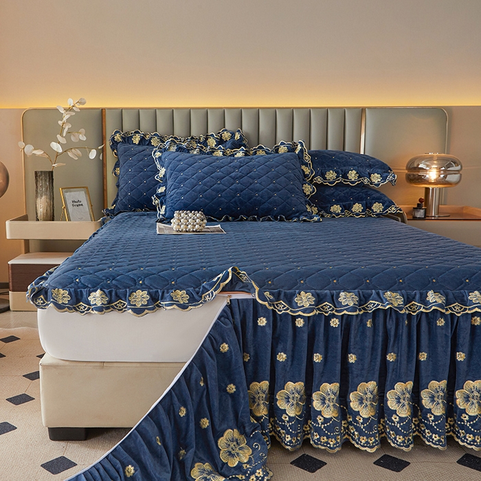 91家纺网 家纺一手货源 找家纺 罗艺轩 2025新款婴儿绒双层夹棉可拆卸床裙-花语 花语-宝蓝