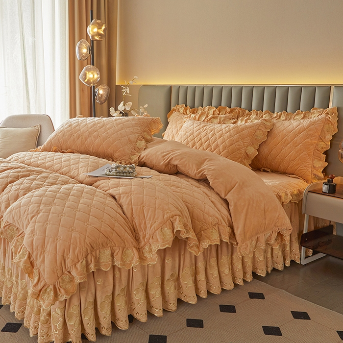 91家纺网 家纺一手货源 找家纺 罗艺轩 2025新款婴儿绒双层夹棉可拆卸床裙四件套-花语 花语-香槟金