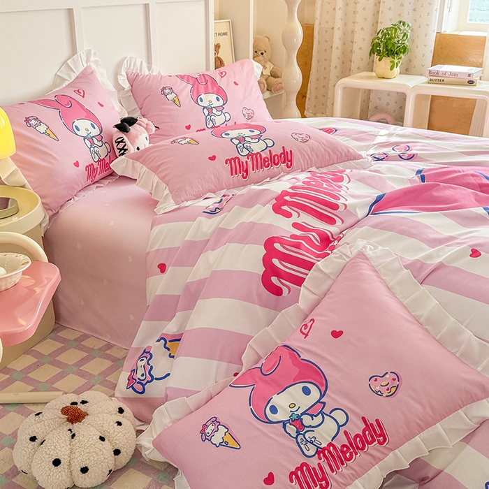 91家纺网 家纺一手货源 找家纺 玉元坊 2025年新款三丽鸥系列数码印花纯棉全棉床裙三件套四件套-花边款式 大版花边-甜筒美乐蒂