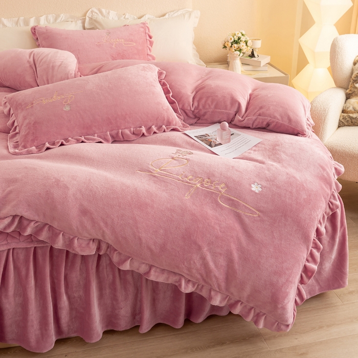 91家纺网 家纺一手货源 找家纺 慧菲 2025新款刺绣夹棉牛奶绒床裙四件套-玫瑰花语 玫瑰花语-豆沙