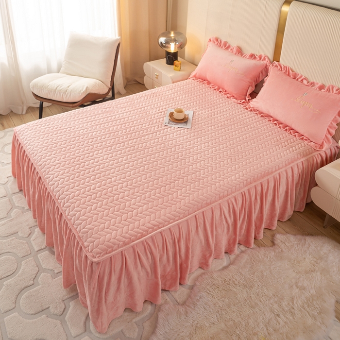 91家纺网 家纺一手货源 找家纺 （总）慧菲 2025新款刺绣夹棉牛奶绒床裙四件套-玫瑰花语