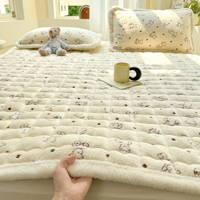 91家纺网 家纺一手货源 找家纺 （总）梦初语 2025新款高克重雪花绒床垫褥床护垫--学生款