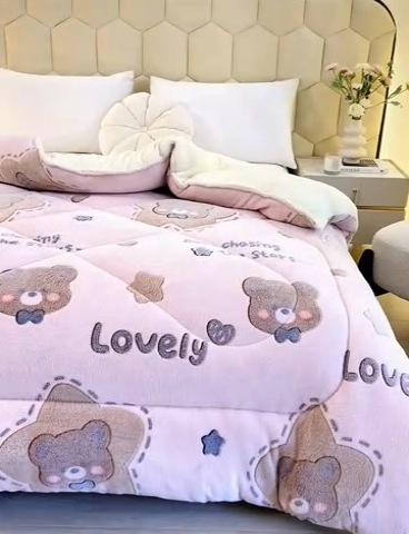 91家纺网 家纺一手货源 找家纺 梦初语 2025新款雪花绒羊羔绒厚实保暖被子被芯 星星熊宝