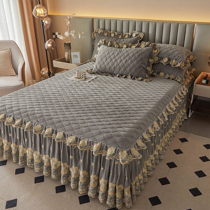 91家纺网 家纺一手货源 找家纺 罗艺轩 2025新款婴儿绒双层夹棉可拆卸床裙-花语 花语-高级灰