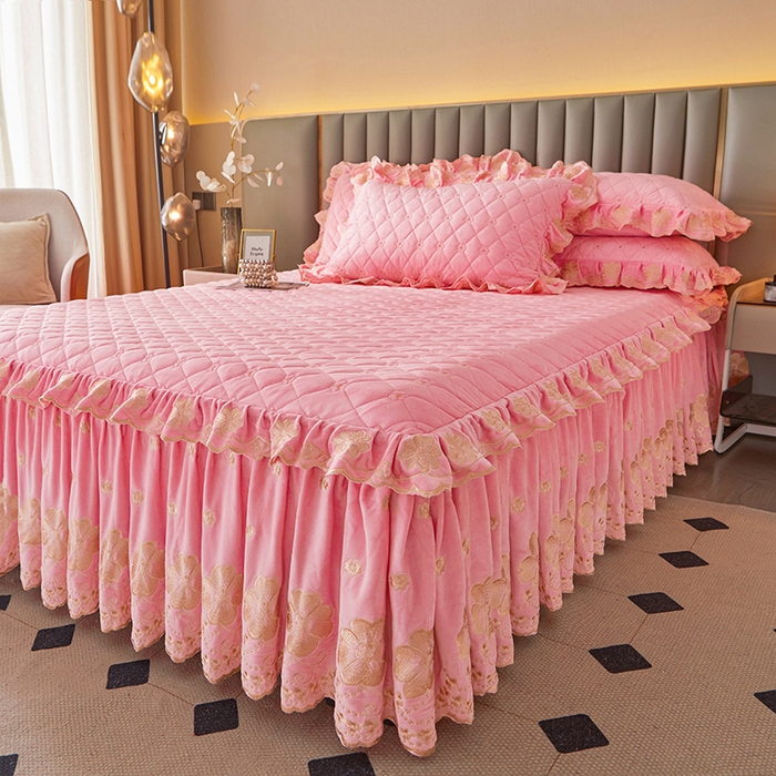 91家纺网 家纺一手货源 找家纺 罗艺轩 2025新款婴儿绒双层夹棉可拆卸床裙-花语 花语-樱花粉