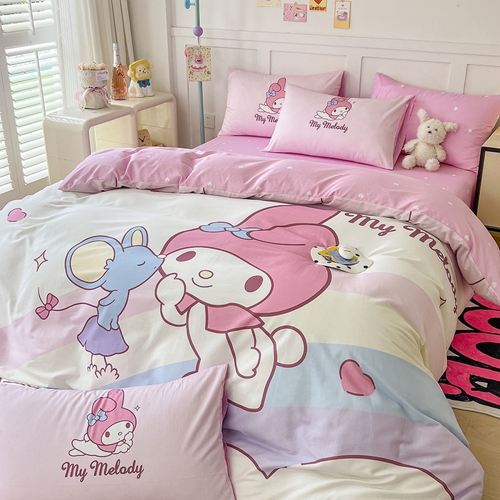 91家纺网 家纺一手货源 找家纺 玉元坊 2025年新款三丽鸥系列数码印花纯棉全棉床裙三件套四件套-简约基础款 粉兔亲亲