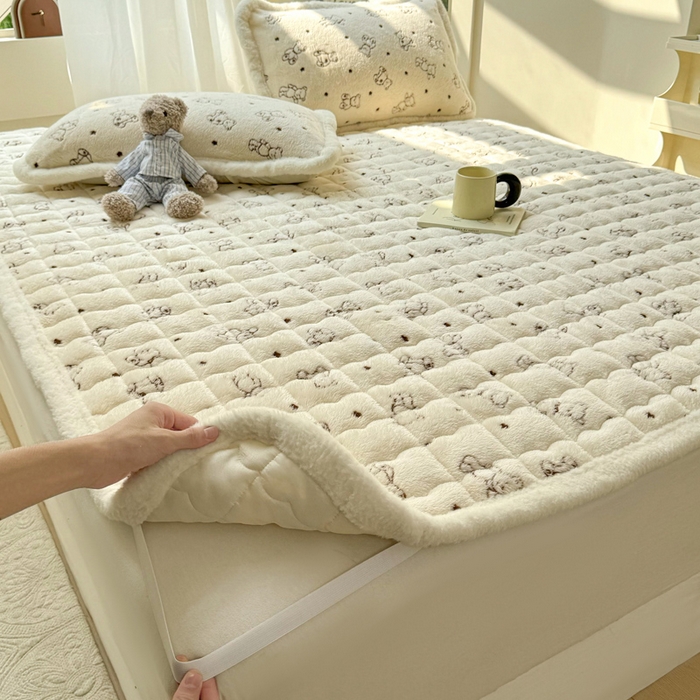 91家纺网 家纺一手货源 找家纺 （总）梦初语 2025新款高克重雪花绒床垫褥床护垫--学生款