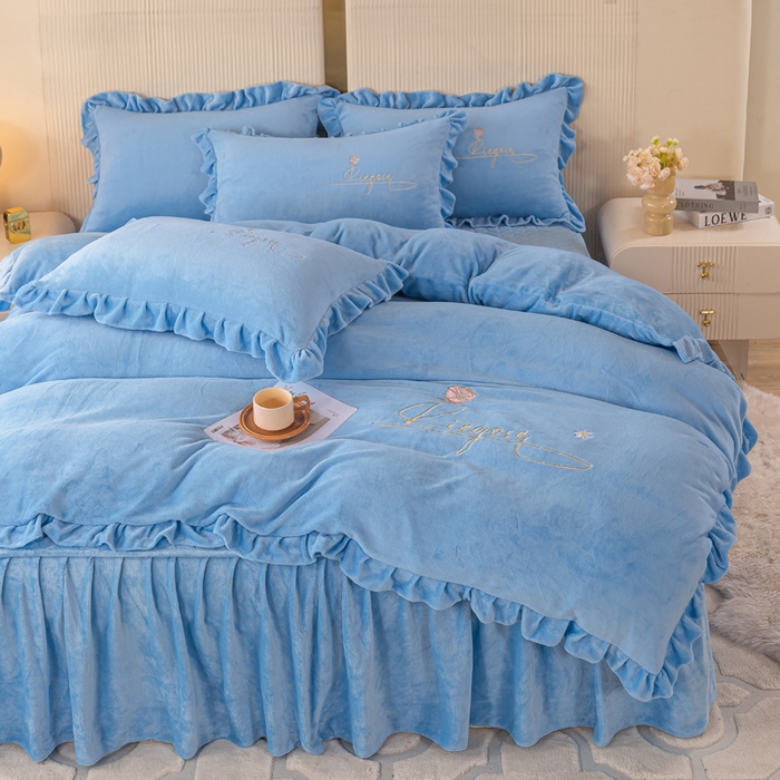 91家纺网 家纺一手货源 找家纺 慧菲 2025新款刺绣夹棉牛奶绒床裙四件套-玫瑰花语 玫瑰花语-蓝