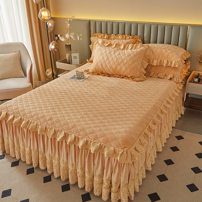 91家纺网 家纺一手货源 找家纺 罗艺轩 2025新款婴儿绒双层夹棉可拆卸床裙-花语 花语-香槟金