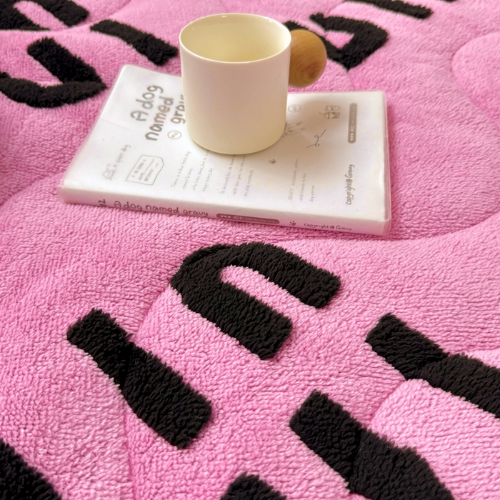 91家纺网 家纺一手货源 找家纺 梦初语 2025新款A类高克重立体毛巾绣阳粒子床垫褥 muimui-玫红