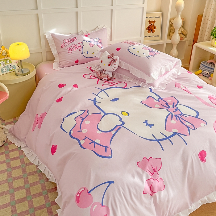 91家纺网 家纺一手货源 找家纺 玉元坊 2025年新款三丽鸥系列数码印花纯棉全棉床裙三件套四件套-花边款式 大版花边-甜心凯蒂