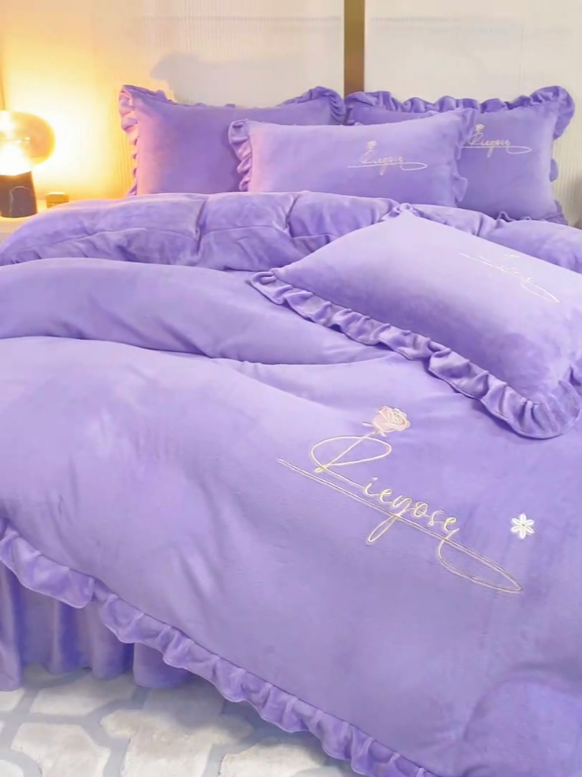 91家纺网 家纺一手货源 找家纺 慧菲 2025新款刺绣夹棉牛奶绒床裙四件套-玫瑰花语 玫瑰花语-紫