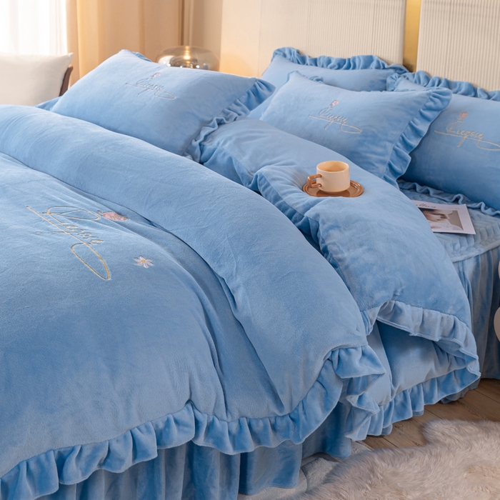 91家纺网 家纺一手货源 找家纺 慧菲 2025新款刺绣夹棉牛奶绒床裙四件套-玫瑰花语 玫瑰花语-蓝