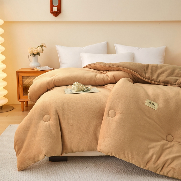 91家纺网 家纺一手货源 找家纺 牛魔王家居 2024新款双面牛奶绒加厚冬被被子被芯填充(白丝棉） 卡色+驼色