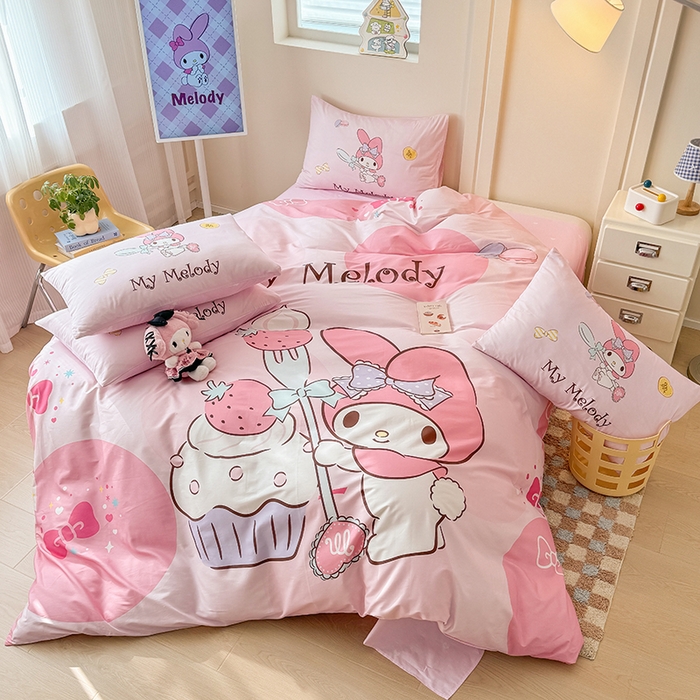 91家纺网 家纺一手货源 找家纺 玉元坊 2025年新款三丽鸥系列数码印花纯棉全棉床裙三件套四件套-简约基础款 大版简约-蛋糕美乐蒂