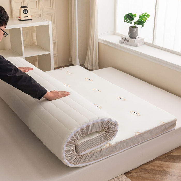 91家纺网 家纺一手货源 找家纺 元昊床垫 2025新款A类母婴级水洗棉刺绣床垫-小萌狗 小萌狗-旺旺奶白