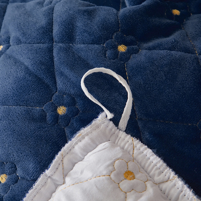 91家纺网 家纺一手货源 找家纺 罗艺轩 2025新款婴儿绒双层夹棉可拆卸床裙四件套-花语 花语-宝蓝