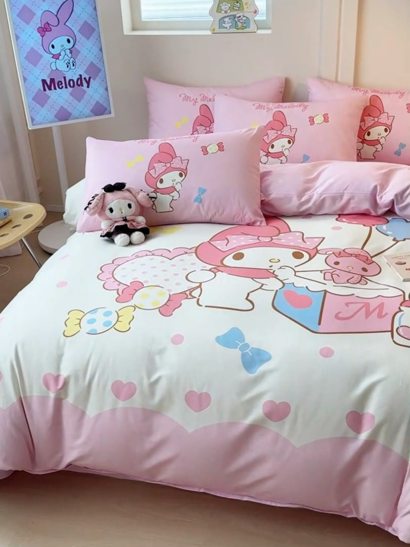 91家纺网 家纺一手货源 找家纺 玉元坊 2025年新款三丽鸥系列数码印花纯棉全棉床裙三件套四件套-简约基础款 大版简约-糖果美乐蒂