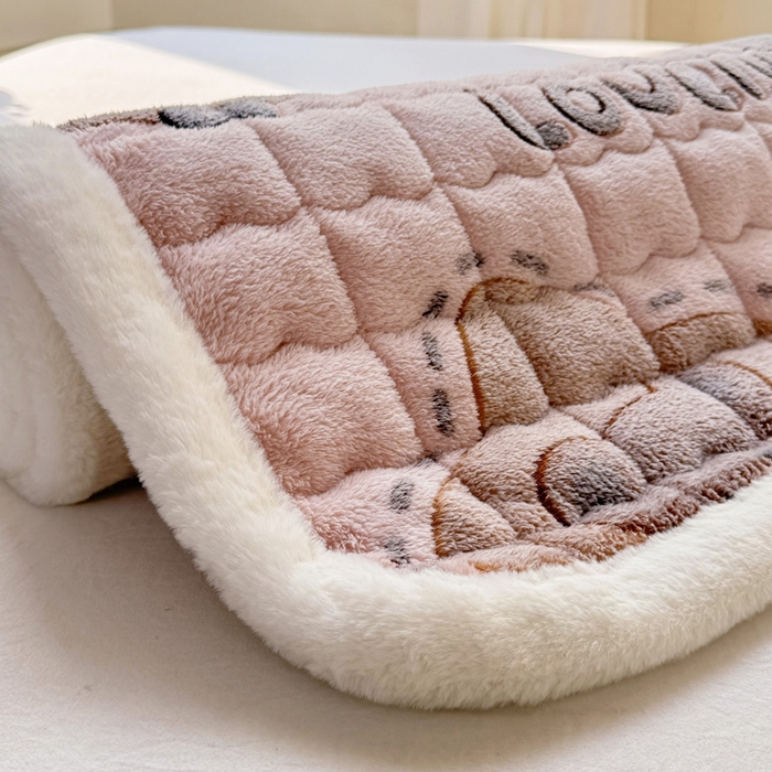 91家纺网 家纺一手货源 找家纺 梦初语 2025新款高克重雪花绒床垫褥床护垫--学生款 星星熊宝