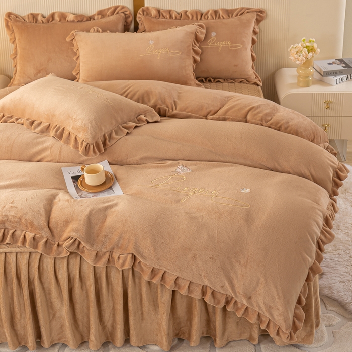 91家纺网 家纺一手货源 找家纺 慧菲 2025新款刺绣夹棉牛奶绒床裙四件套-玫瑰花语 玫瑰花语-咖