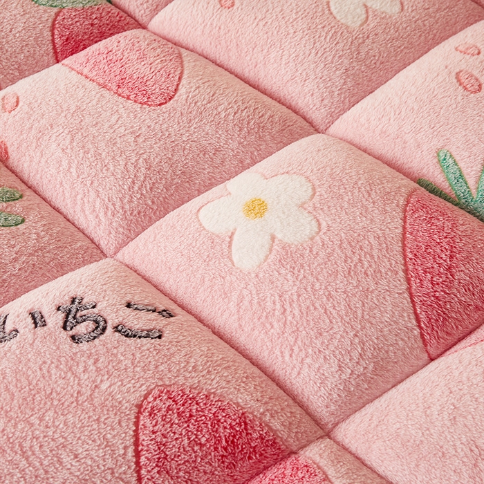 91家纺网 家纺一手货源 找家纺 梦初语 2025新款雪花绒羊羔绒厚实保暖被子被芯 甜心草莓