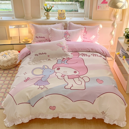 玉元坊 2025年新款三丽鸥系列数码印花纯棉全棉床裙三件套四件套-花边款式 粉兔亲亲