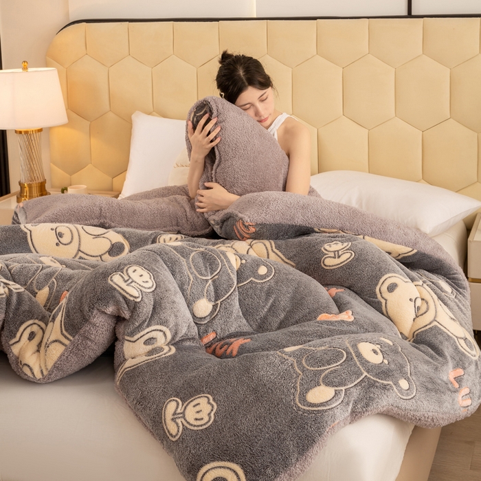 91家纺网 家纺一手货源 找家纺 梦初语 2025新款雪花绒羊羔绒厚实保暖被子被芯 luck小胖熊