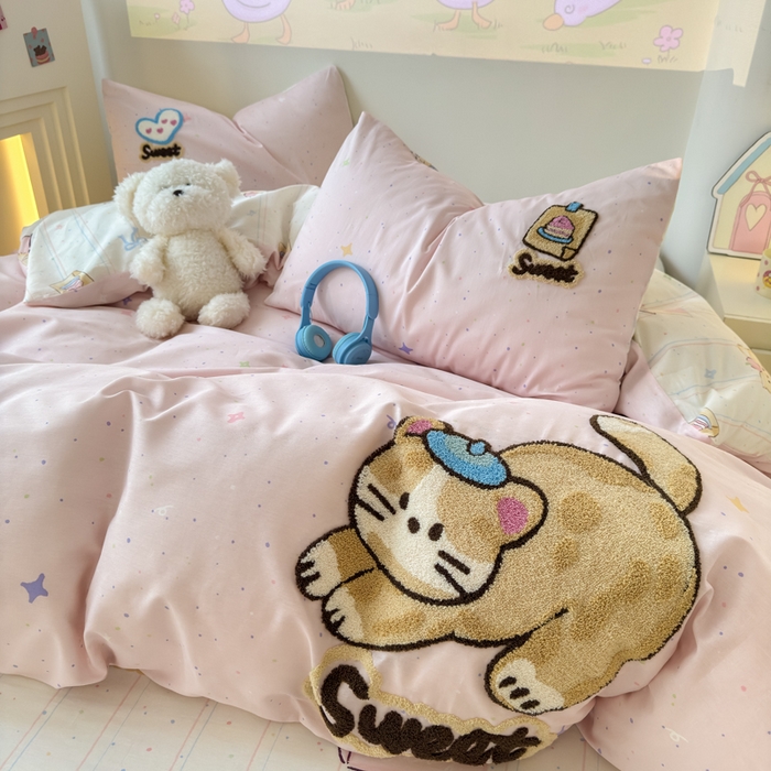 91家纺网 家纺一手货源 找家纺 曼之夏 2025新款纯棉印花加毛巾绣四件套 毛巾绣-猫咪