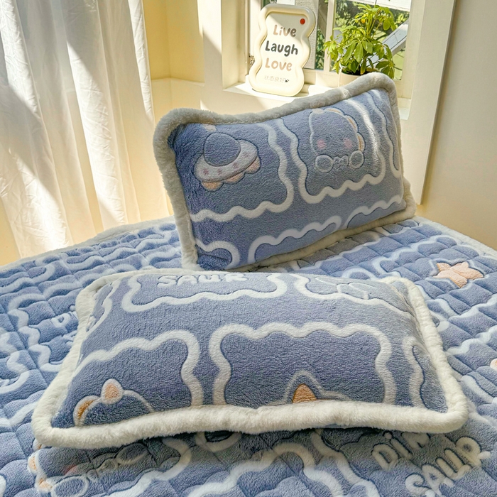 91家纺网 家纺一手货源 找家纺 梦初语 2025新款高克重雪花绒床垫褥床护垫--学生款 几何空间