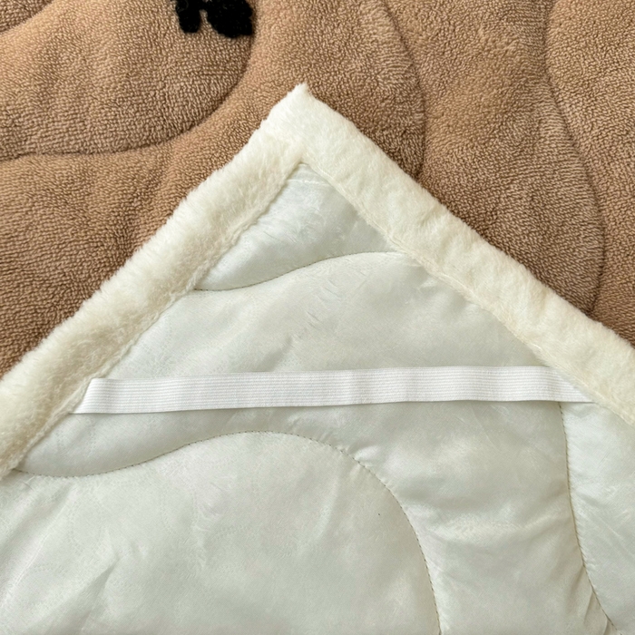 91家纺网 家纺一手货源 找家纺 梦初语 2025新款A类高克重立体毛巾绣阳粒子床垫褥 1优雅玫瑰-驼