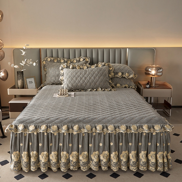 91家纺网 家纺一手货源 找家纺 罗艺轩 2025新款婴儿绒双层夹棉可拆卸床裙-花语 花语-高级灰