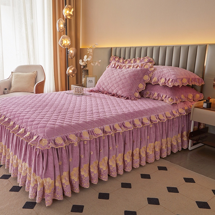 91家纺网 家纺一手货源 找家纺 罗艺轩 2025新款婴儿绒双层夹棉可拆卸床裙-花语 花语- 紫色