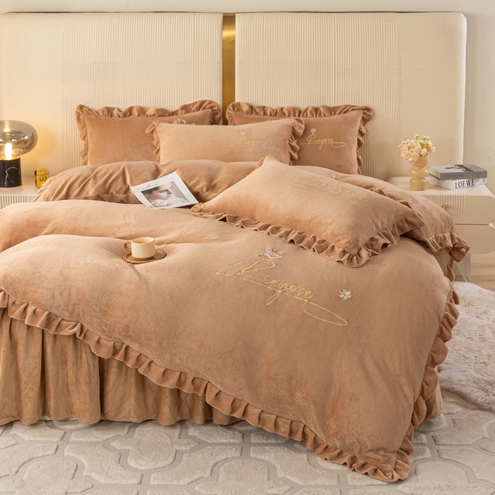 91家纺网 家纺一手货源 找家纺 慧菲 2025新款刺绣夹棉牛奶绒床裙四件套-玫瑰花语 玫瑰花语-咖