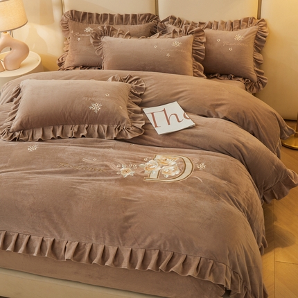 91家纺网 家纺一手货源 找家纺 (买家秀 爆款不断货）A类母婴级牛奶绒刺绣四件套珊瑚绒四件套雪花绒四件套婴儿绒刺绣四件套 刺绣款-时尚咖