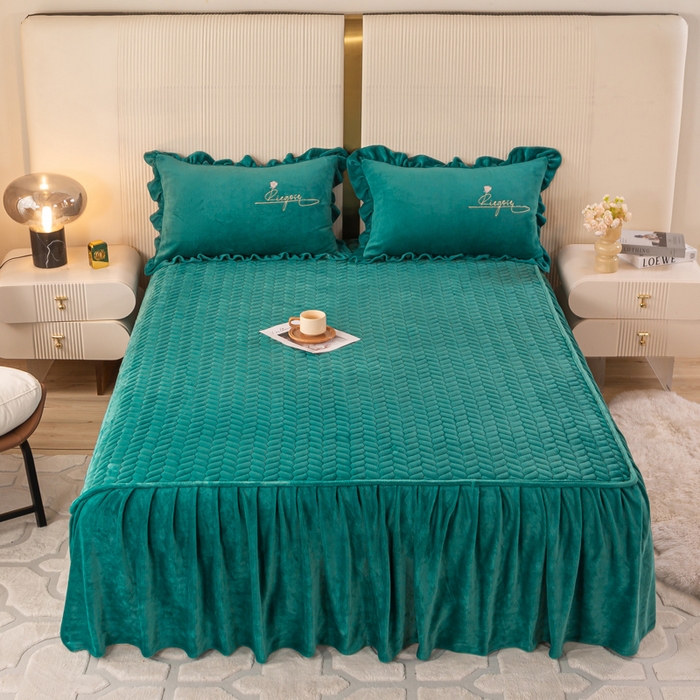 91家纺网 家纺一手货源 找家纺 慧菲 2025新款刺绣夹棉牛奶绒床裙四件套-玫瑰花语 玫瑰花语-孔雀蓝