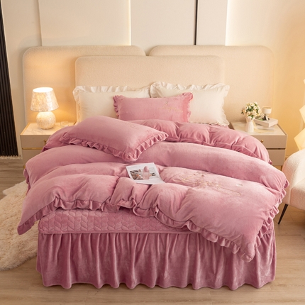 91家纺网 家纺一手货源 找家纺 （总）慧菲 2025新款刺绣夹棉牛奶绒床裙四件套-玫瑰花语