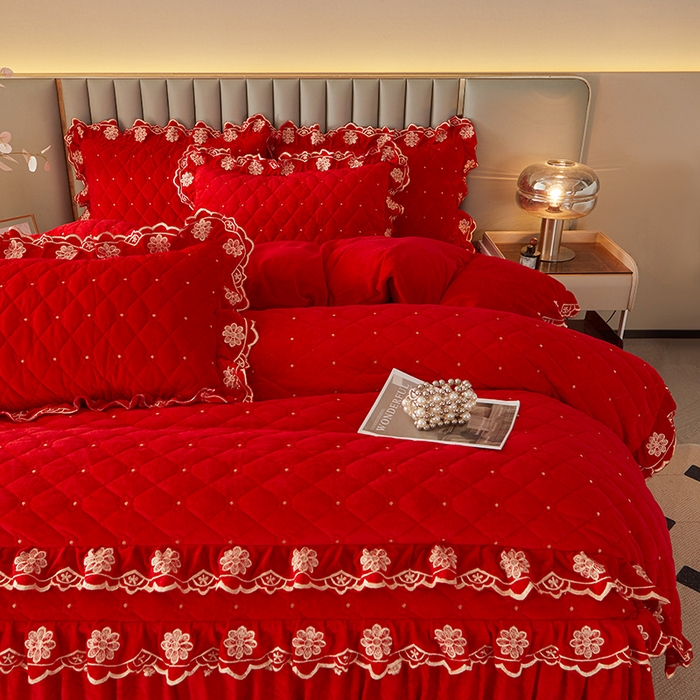 91家纺网 家纺一手货源 找家纺 罗艺轩 2025新款婴儿绒双层夹棉可拆卸床裙四件套-花语 花语-大红