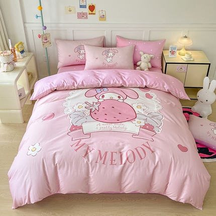 玉元坊 2025年新款三丽鸥系列数码印花纯棉全棉床裙三件套四件套-简约基础款 粉兔草莓
