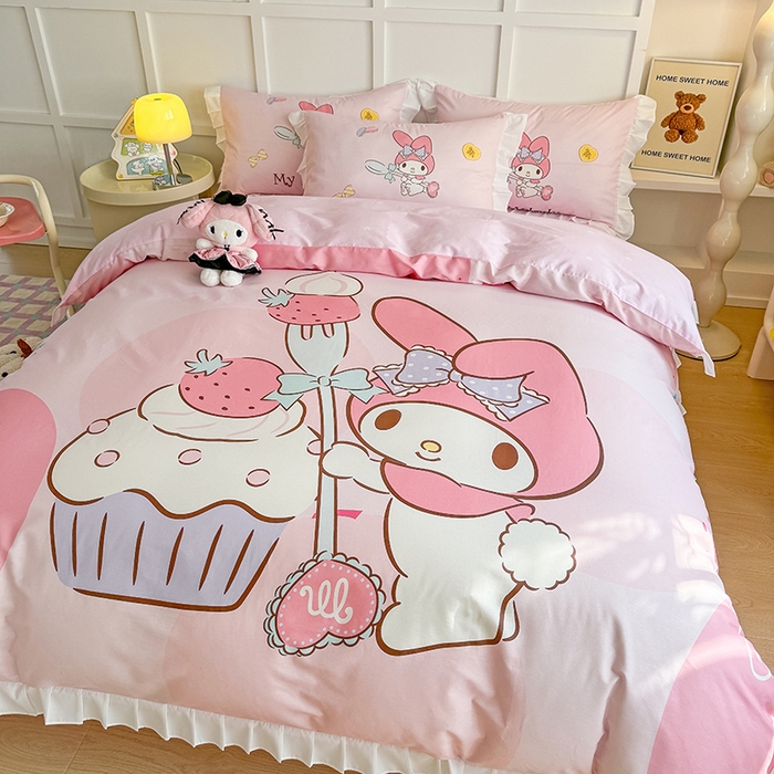 91家纺网 家纺一手货源 找家纺 玉元坊 2025年新款三丽鸥系列数码印花纯棉全棉床裙三件套四件套-花边款式 大版花边-蛋糕美乐蒂