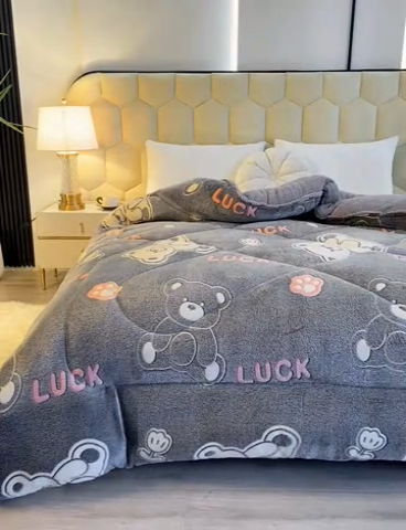 91家纺网 家纺一手货源 找家纺 梦初语 2025新款雪花绒羊羔绒厚实保暖被子被芯 luck小胖熊