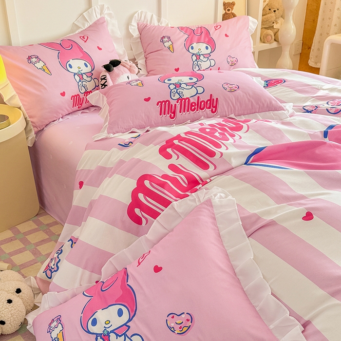 91家纺网 家纺一手货源 找家纺 玉元坊 2025年新款三丽鸥系列数码印花纯棉全棉床裙三件套四件套-花边款式 大版花边-甜筒美乐蒂