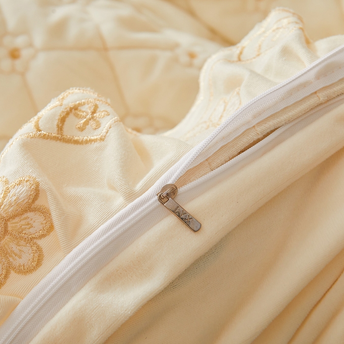 91家纺网 家纺一手货源 找家纺 罗艺轩 2025新款婴儿绒双层夹棉可拆卸床裙四件套-花语 花语-奶昔