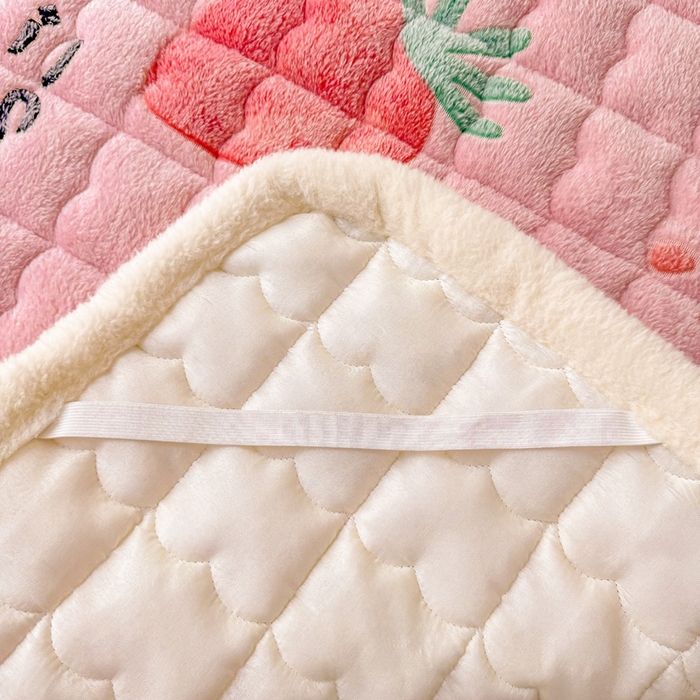 91家纺网 家纺一手货源 找家纺 梦初语 2025新款高克重雪花绒床垫褥床护垫--学生款 甜心草莓