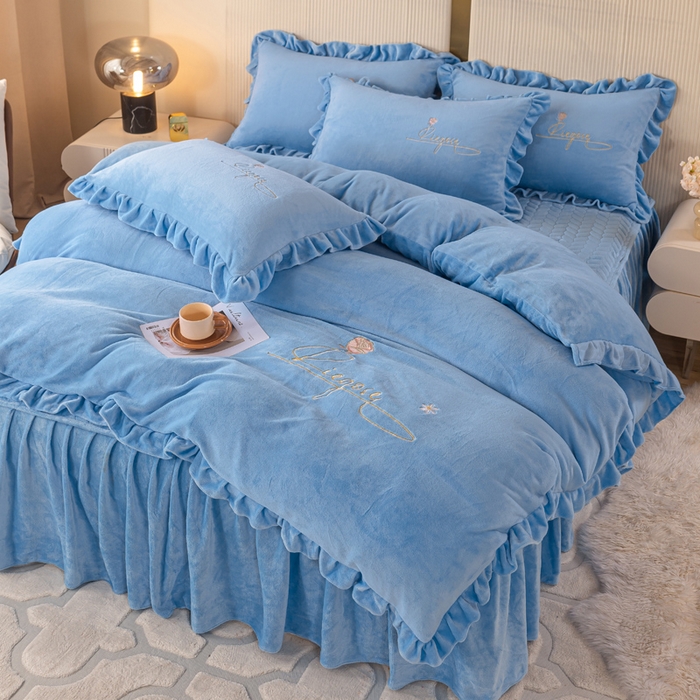 91家纺网 家纺一手货源 找家纺 慧菲 2025新款刺绣夹棉牛奶绒床裙四件套-玫瑰花语 玫瑰花语-蓝