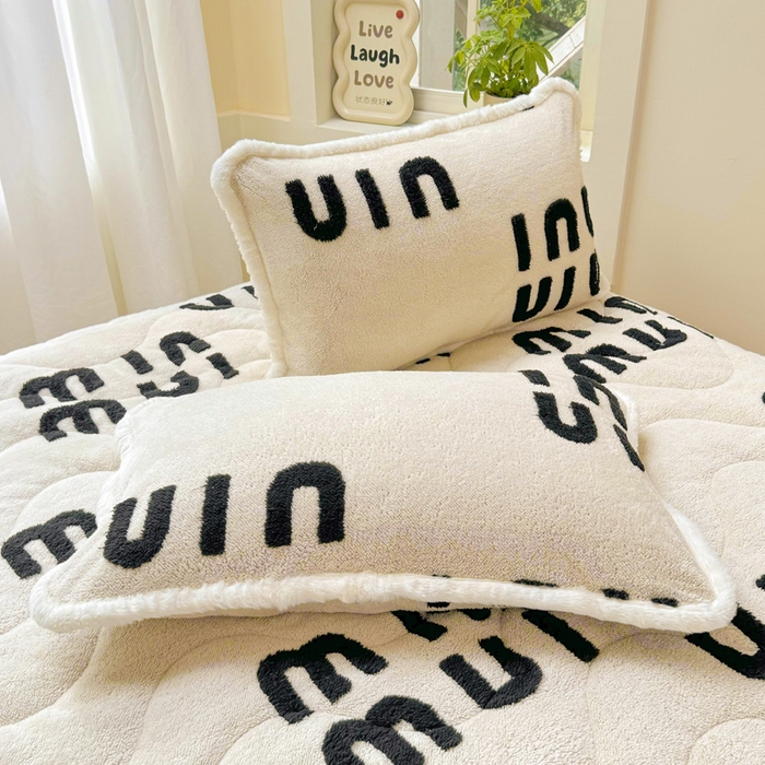 91家纺网 家纺一手货源 找家纺 梦初语 2025新款A类高克重立体毛巾绣阳粒子床垫褥 muimui-米